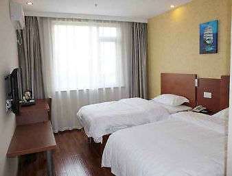 Super 8 By Wyndham Shanghai Jinshan Xuefulu Chengshi Sha Tan Chambre photo